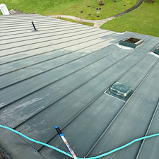 Wow-Wash-360-Restores-Metal-Roof-on-Beautiful-Vancouver-Home-with-Professional-Soft-Wash-Cleaning 0