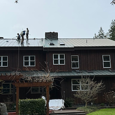 Wow-Wash-360-Restores-Metal-Roof-on-Beautiful-Vancouver-Home-with-Professional-Soft-Wash-Cleaning 2